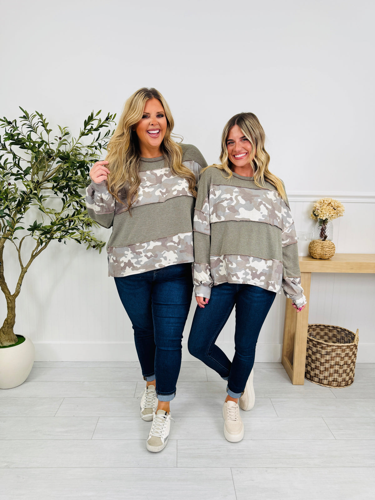 Daniela | Jersey Fino con Bloques de Color y Estampado Camuflaje