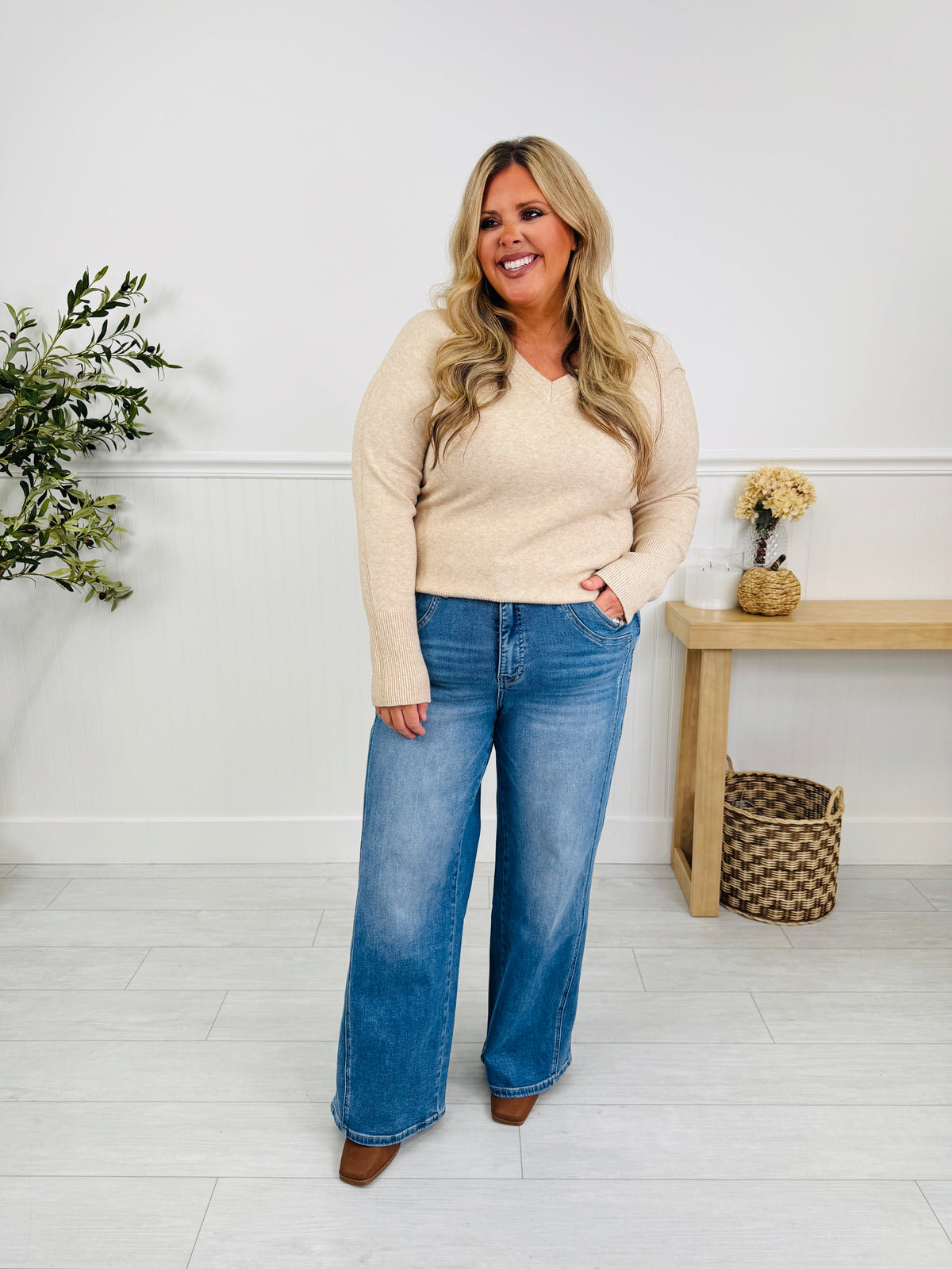 Patricia | Vaqueros Wide Leg de Tiro Alto con Costura Frontal y Efecto Moldeador
