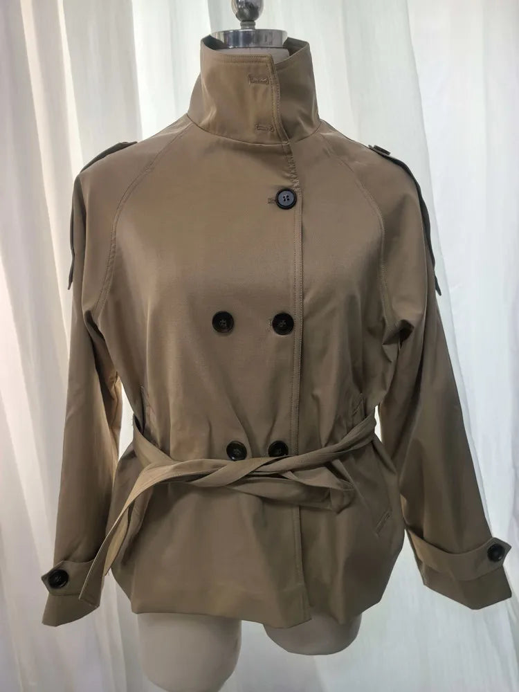 Liora — Chaqueta Trench Cropped Cruzada